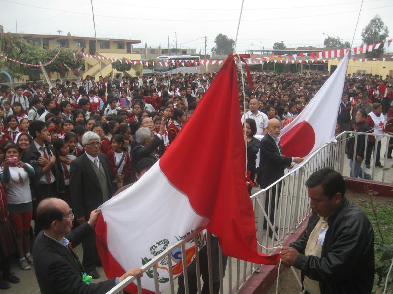 Japoneses visitan I.E. en Chincha 