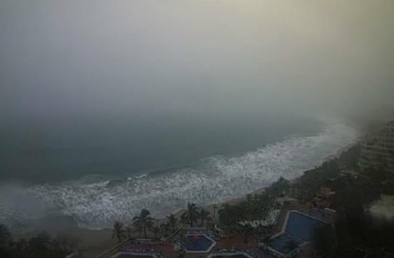 ​México: Autoridades declaran alerta máxima por huracán Patricia (VIDEO)