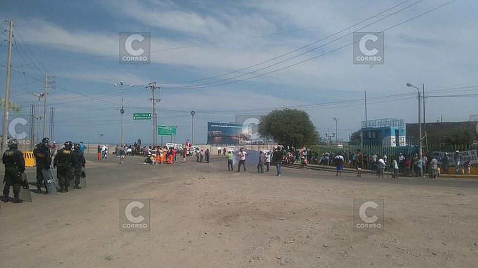 ​Pescadores bloquean Panamericana Sur por autorizaciones a embarcaciones industriales