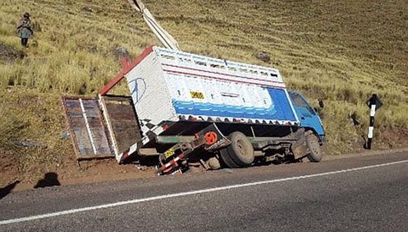 La Oroya: Camión se despista y copiloto queda herido