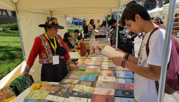 Lectores de la Ciudad Blanca encontrarán una variedad de libros, de las diferentes editoriales peruanas| FOTO: Omar Cruz
