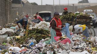 Trujillo: Un mar de basura en entrada del mercado La Hermelinda