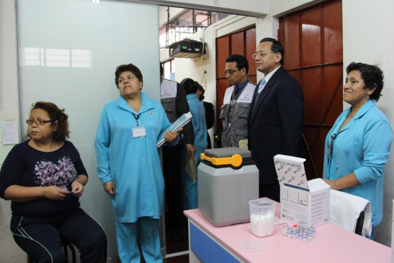 Contraloría verifica stock de vacunas para AH1N1 en hospitales de Lima y Callao
