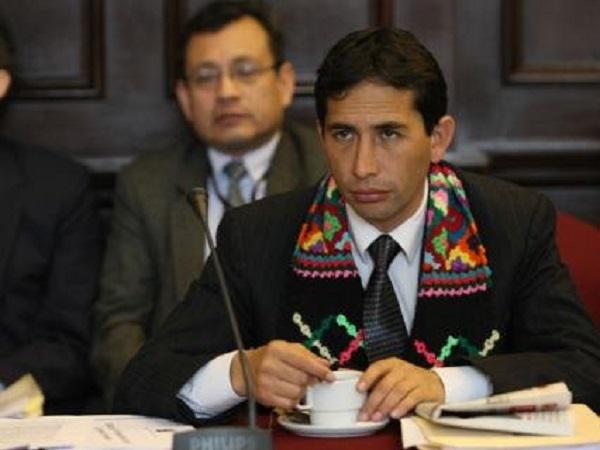 Dictan cinco años de prisión a excongresista que mató a un perro 