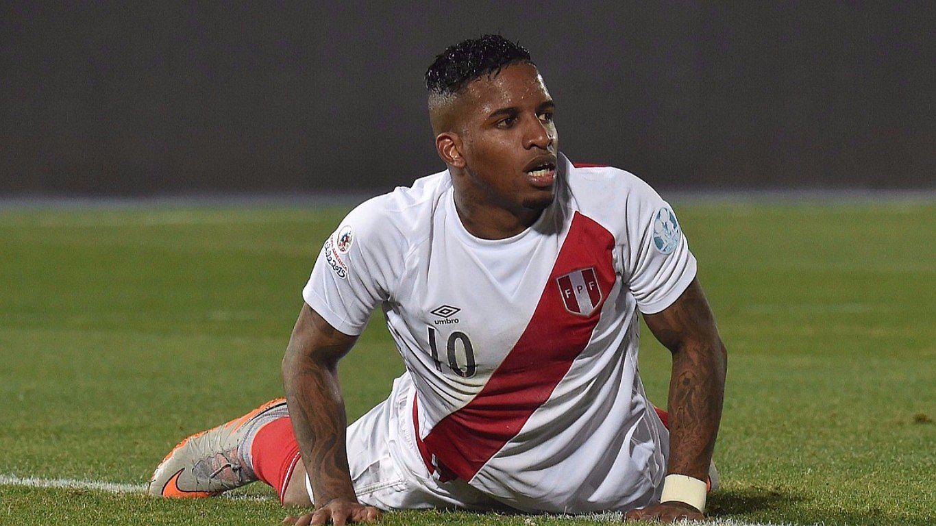 Jefferson Farfán no ha sido desconvocado y se espera su llegada este sábado