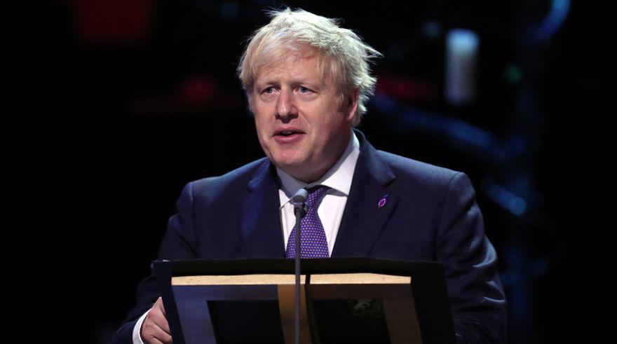 De acuerdo con la BBC, los médicos le suministraron anoche oxígeno antes de llevarlo a la UCI, donde está cerca de un respirador por si lo necesita. (Archivo / Chris Jackson / AFP)