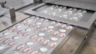 Paxlovid: EMA avala posible uso de emergencia de la píldora de Pfizer contra el COVID-19