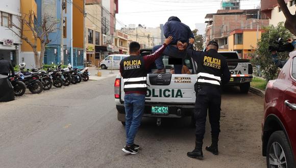 Se encontraban en estado de ebriedad y son conducidos a la dependencia policial. (Foto: Referencial)