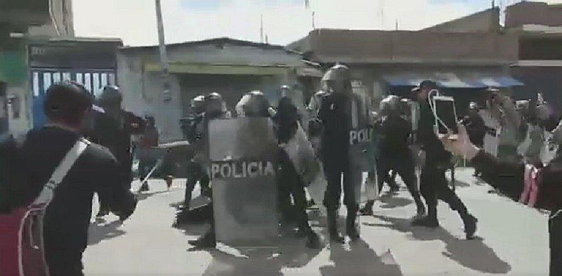Policías retienen y patean a manifestante de paro agrario en Huancayo (VIDEO)