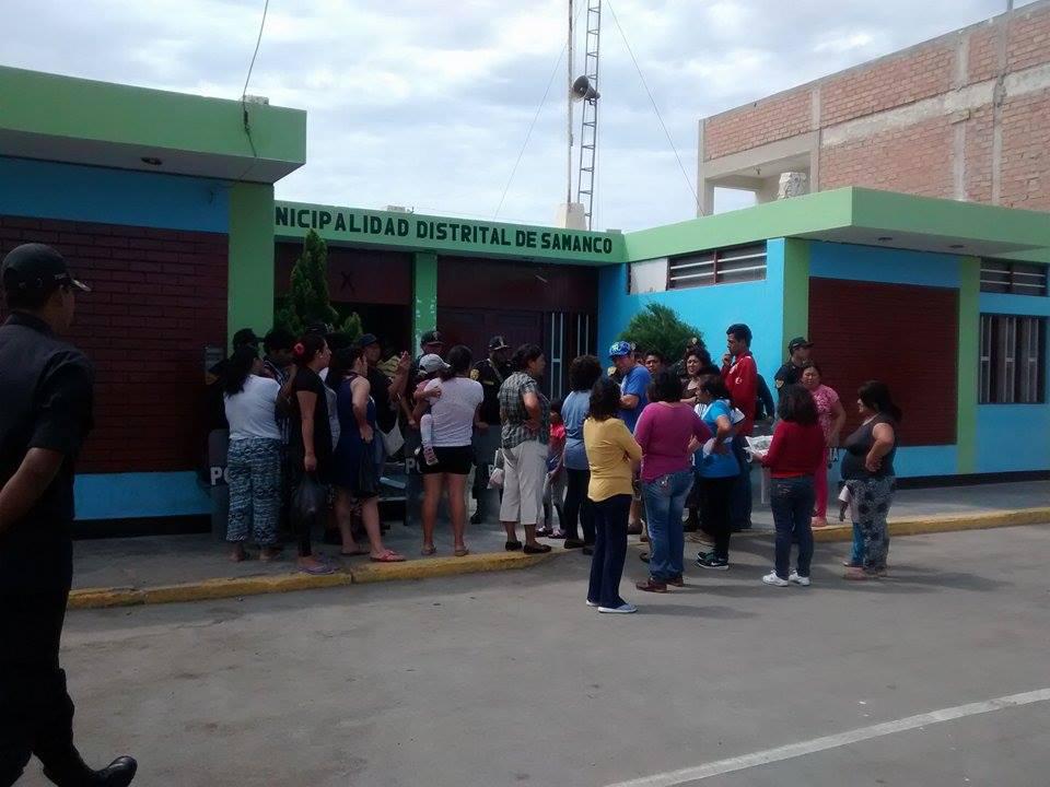 Áncash: Pobladores protestan en municipalidad de Samanco