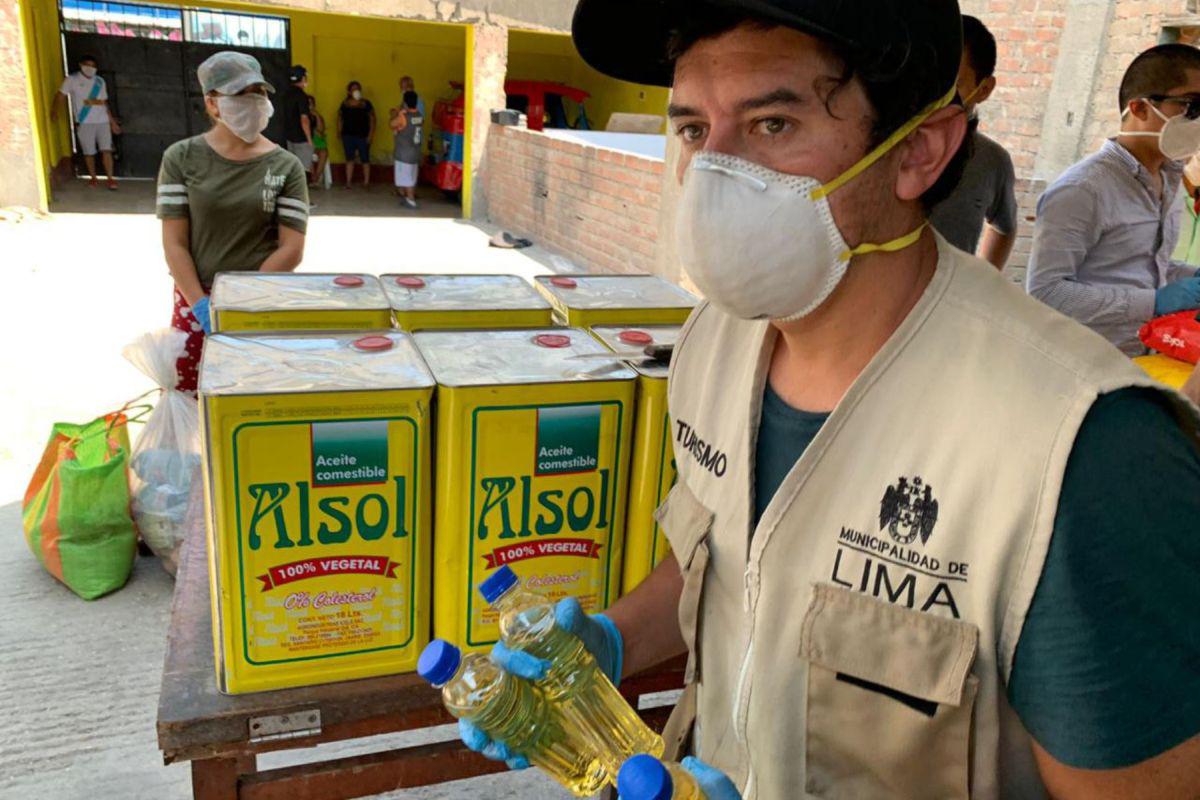 De acuerdo con el MEF, durante la distribución de los productos de primera necesidad, se deben priorizar las disposiciones sanitarias y evitar las aglomeraciones (Foto: Andina)