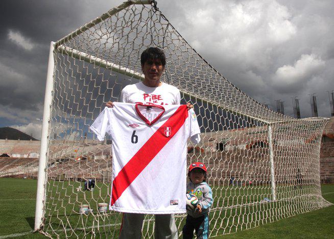 Edwin Retamoso se alista para recibir condecoración del Congreso de la República (VÍDEO)