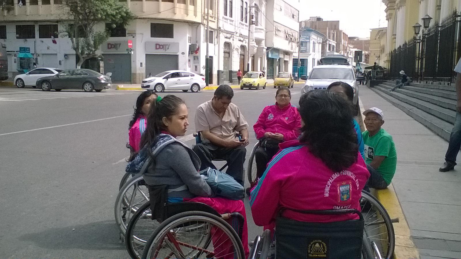 Piura: ​Vehículos siguen transitando a pesar de ciclovía