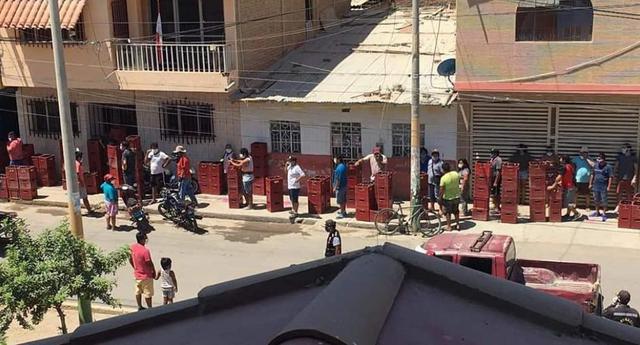 Piura: Pobladores forman largas colas para comprar cerveza en plena cuarentena. (Video: Facebook)