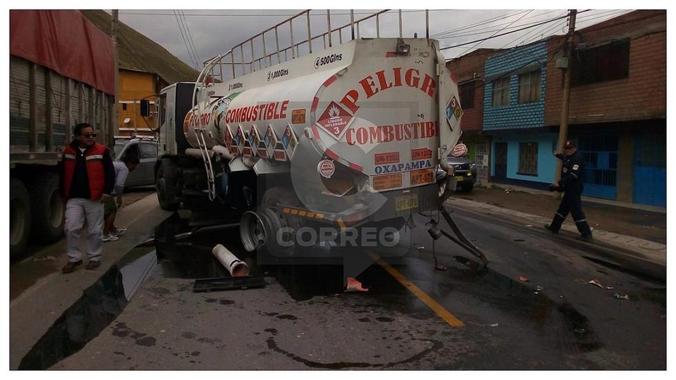 Choque de auto con cisterna provoca cierre de Carretera Central (FOTOS)