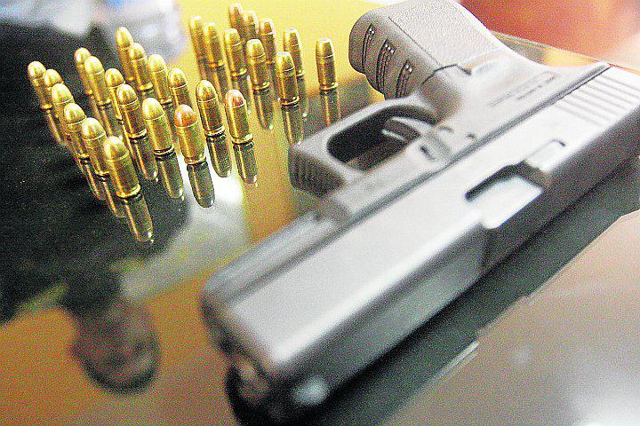 Hallan arma de fuego en casa de investigados por homicidio