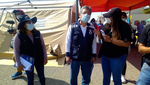 El médico Oscar Galdos Rodríguez como director regional de salud de Tacna articula la estrategia para que los ciudadanos esté protegidos contra el nuevo coronavirus. (Foto: Adrian Apaza)
