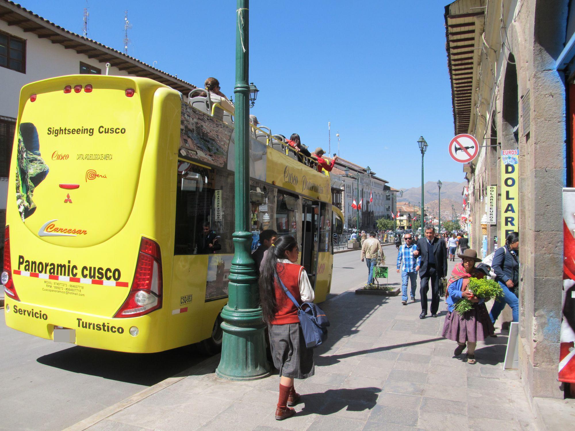Cusco: ordenarán caótico transporte de turismo en el Centro Histórico