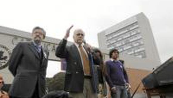 La PUCP reconoce que su rector recibe doble sueldo