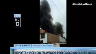 Incendio arrasó con parte de una vivienda en San Juan de Miraflores (VIDEO)