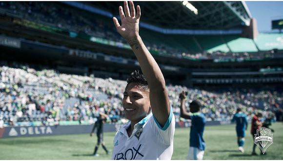 Raúl Ruidíaz comparte emotiva foto con bandera peruana tras debut en la MLS
