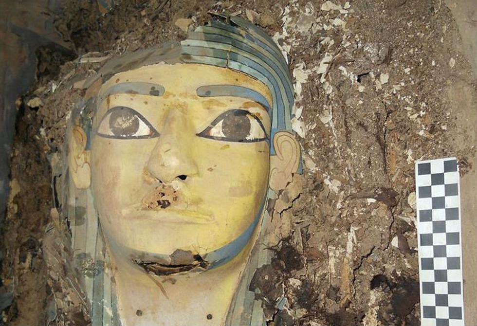 Hallan nueve momias en tumba de un gobernador del Imperio Medio egipcio