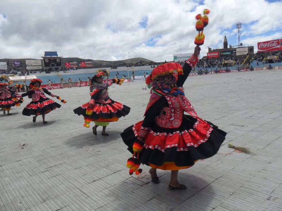 Fotos: Concurso de danzas autóctonas por la Virgen de La Candelaria