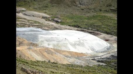 Suspenden y multan a minera por contaminar río Santa