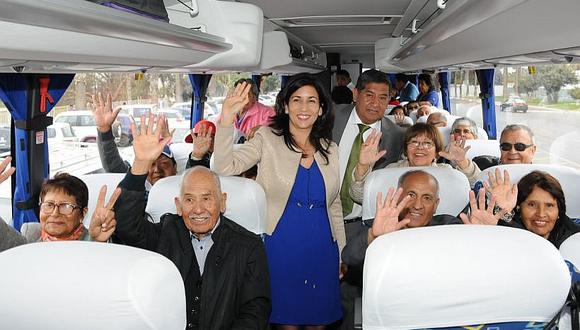 Arica: Adultos mayores de Camarones visitan Tacna e Ilo
