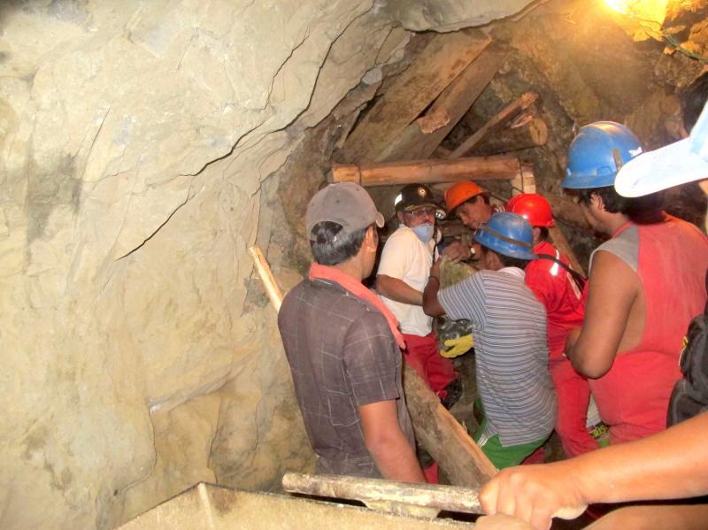 Trasladan cuerpo de minero muerto en mina Andaychagua