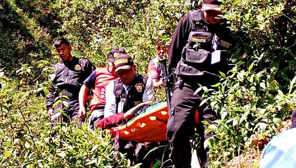 Sus familiares, serenos y policías del distrito de Usquil, en Otuzco, la estuvieron bsucando y consideran un milagro que la mujer haya podido sobrevivir. Presenta lesiones y fue evacuada a un hospital a la ciudad de Trujillo. Foto: Prensa Libre Perú