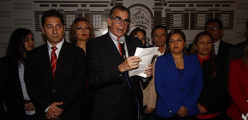 Pedro Olaechea a Martín Vizcarra: "Nos vamos todos y llamamos a elecciones"