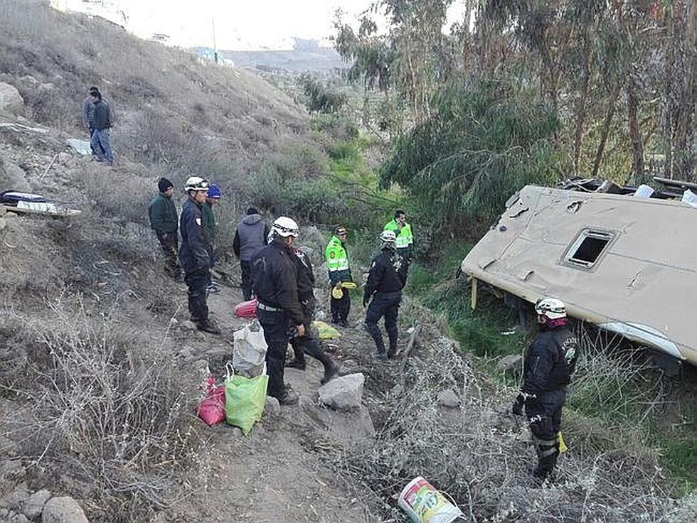 Así quedó el bus de la empresa Reyna luego de caer a un abismo de 20 metros (FOTOS Y VIDEO)