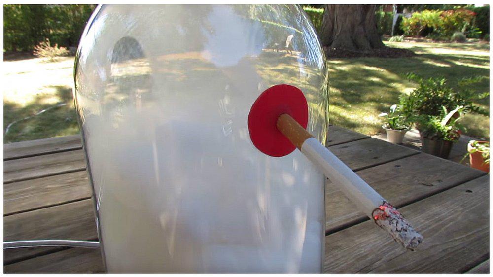 YouTuber hace un experimento que muestra las consecuencias de fumar (VIDEO)