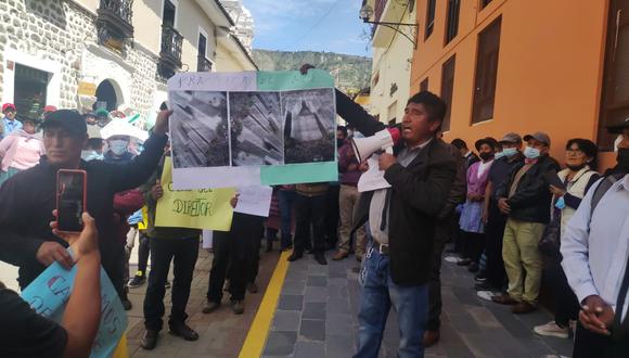 Manifestantes realizaron plantón frente al Gobierno Regional de Ayacucho
