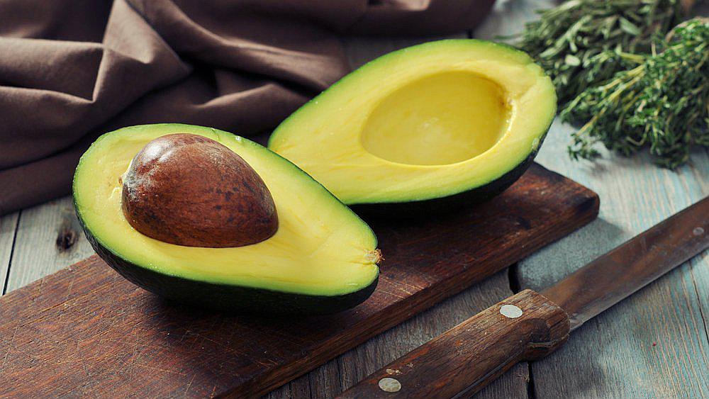Investigadores de EE. UU. le pagarán a 250 personas por comer palta todos los días