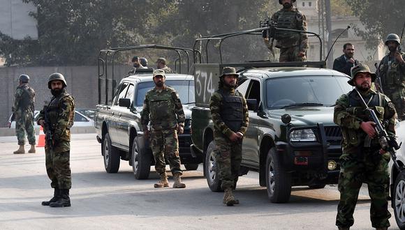 Ataque a escuela de Peshawar: Ejército toma colegio tras dar muerte a talibanes