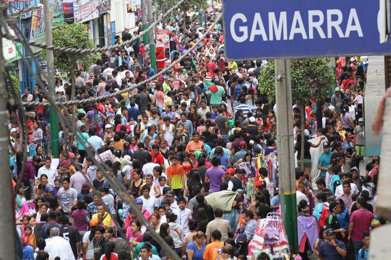 Caos en las calles por compras navideñas de última hora