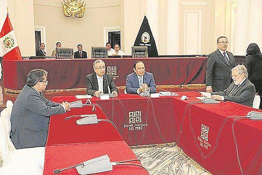 Abogados creen que a Cerna Bazán no lo desacredita haber sido abogado de César Acuña