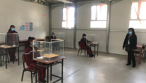 Estudiantes del Colegio San Cristóbal en Arequipa esperan volver a clases presenciales como en el 2020. (Foto: Zenaida Condori)