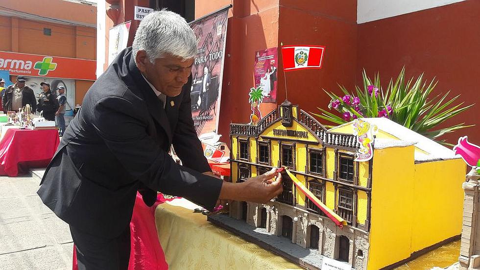 Sitios emblemáticos de Tacna son perenizados con cartón y arena