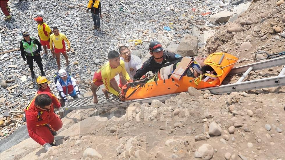 Así fue el rescate de las personas que cayeron a la playa Marbella tras volar en parapente (VIDEO)