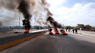 Bloquean principales avenidas de Arequipa y restringen el servicio de transporte