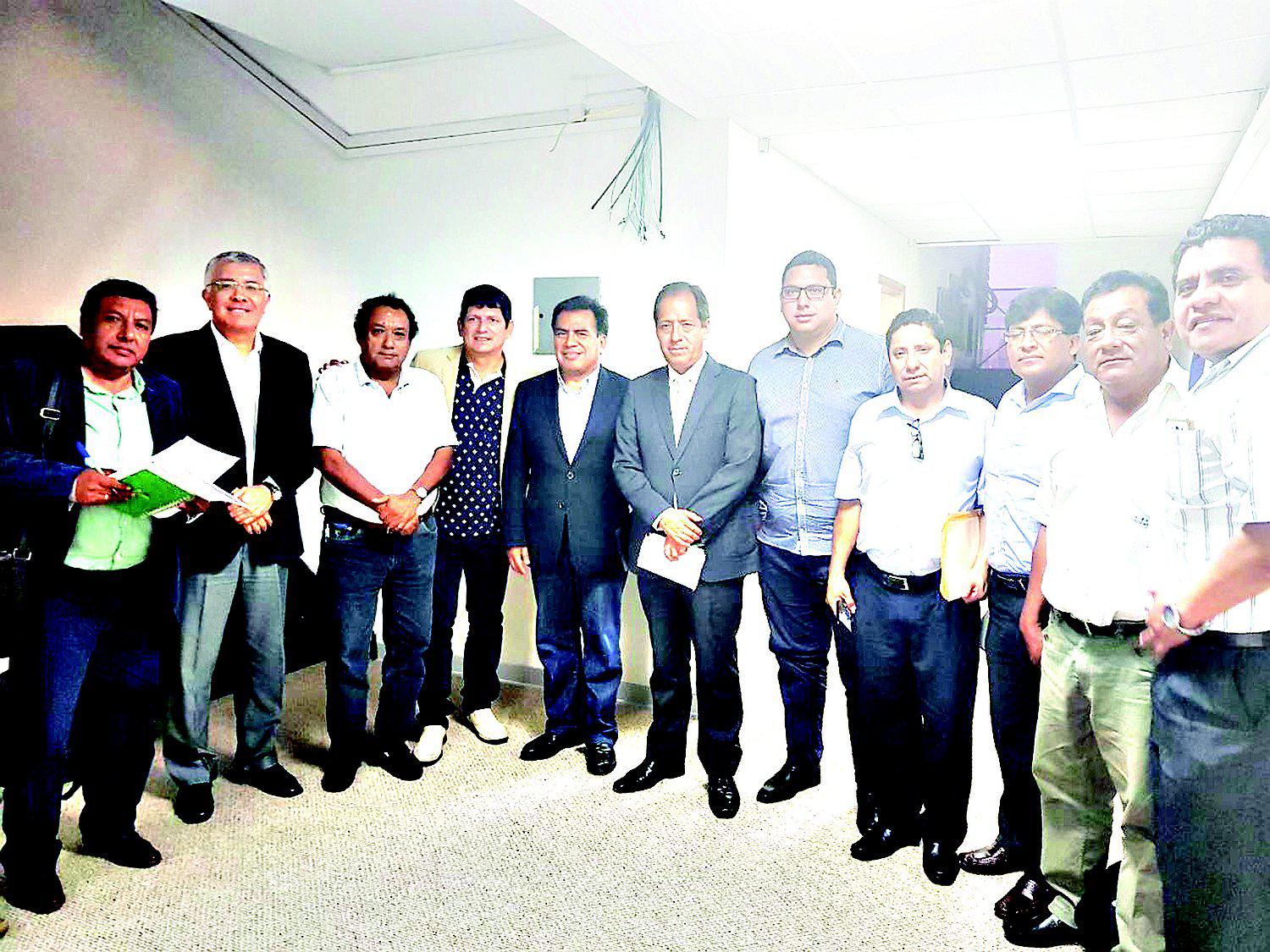 Alcaldes exigen obras a la Autoridad para la Reconstrucción 