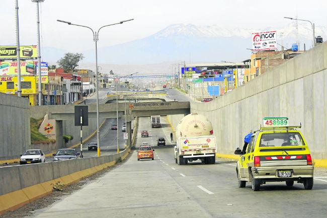 Arequipa: Firman contrato para inicio de obras en la Variante de Uchumayo