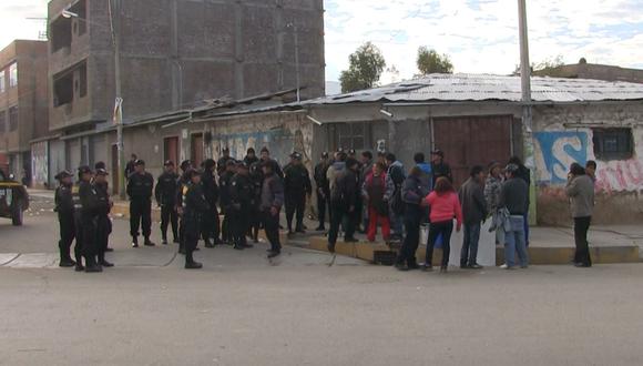 Ebrios se enfrentan a policía municipal de Huancayo (VIDEO)