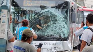 Cercado de Lima: motolineal invadió carril del Metropolitano y provocó accidente entre buses