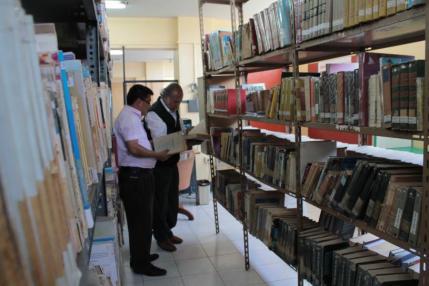 Biblioteca municipal castigada por olvido y desorden