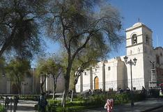 Cierre de la Plaza San Francisco de Arequipa por Semana Santa