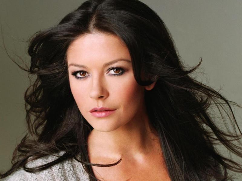 Catherine Zeta-Jones se interna en clínica por bipolar